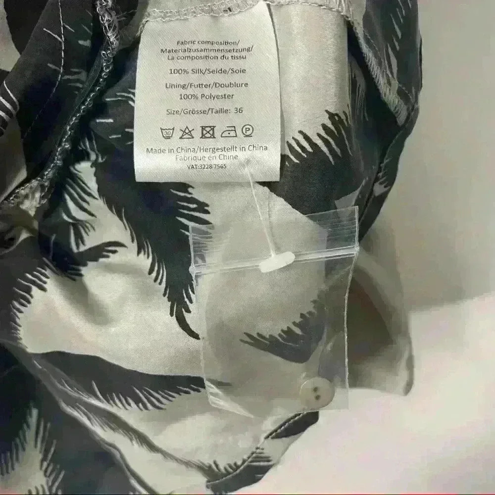 Baum Und Pferdgarten Palm Tree Print 100% Silk Elastic Waist  Blouse Sz 36 NWOT - Picture 8 of 8